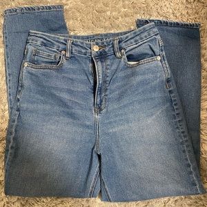 Medium washed mom jeans